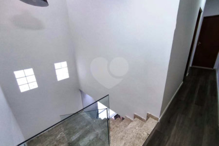Sobrado à venda com 3 quartos, sendo 1 suíte,  em Vila Nova Aparecida, Mogi das Cruzes, SP