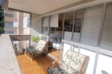 Apartamento porteira fechada com vista para o mar e lazer completo em Pitangueiras – Guarujá