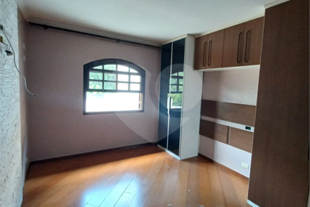 Sobrado à venda com 3 quartos, sendo 1 suíte,  em Jardim Pinheiros, São Paulo, SP