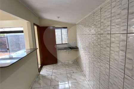 Casa para alugar com 3 quartos, sendo 1 suíte, em Parque das Aroeiras, Ponta Porã, MS
