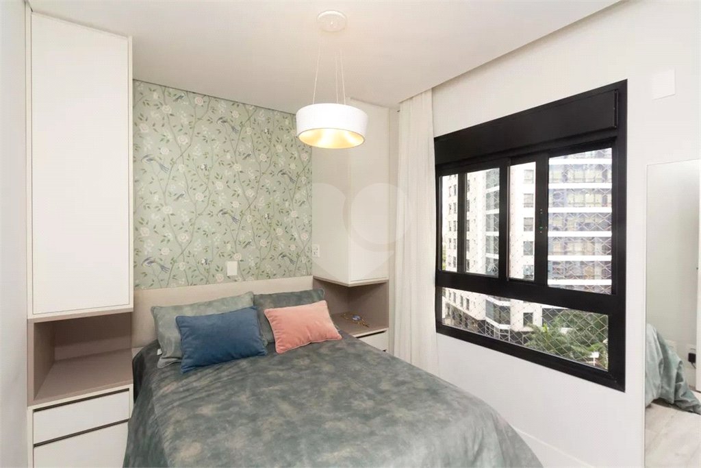 Apartamento à venda com 3 quartos, sendo 1 suíte,  em Vila Olímpia, São Paulo, SP