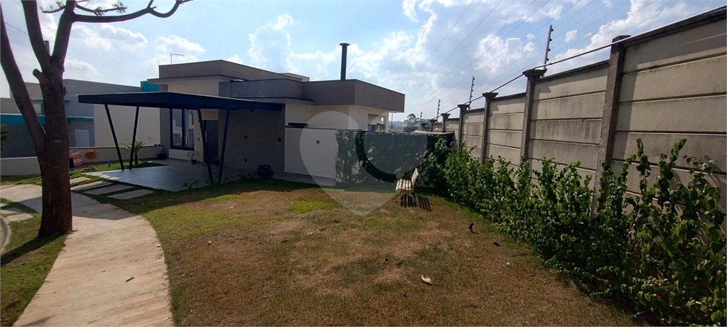 Casa à venda com 3 quartos, sendo 1 suíte, no condomínio Vila Paraty, Indaiatuba - SP