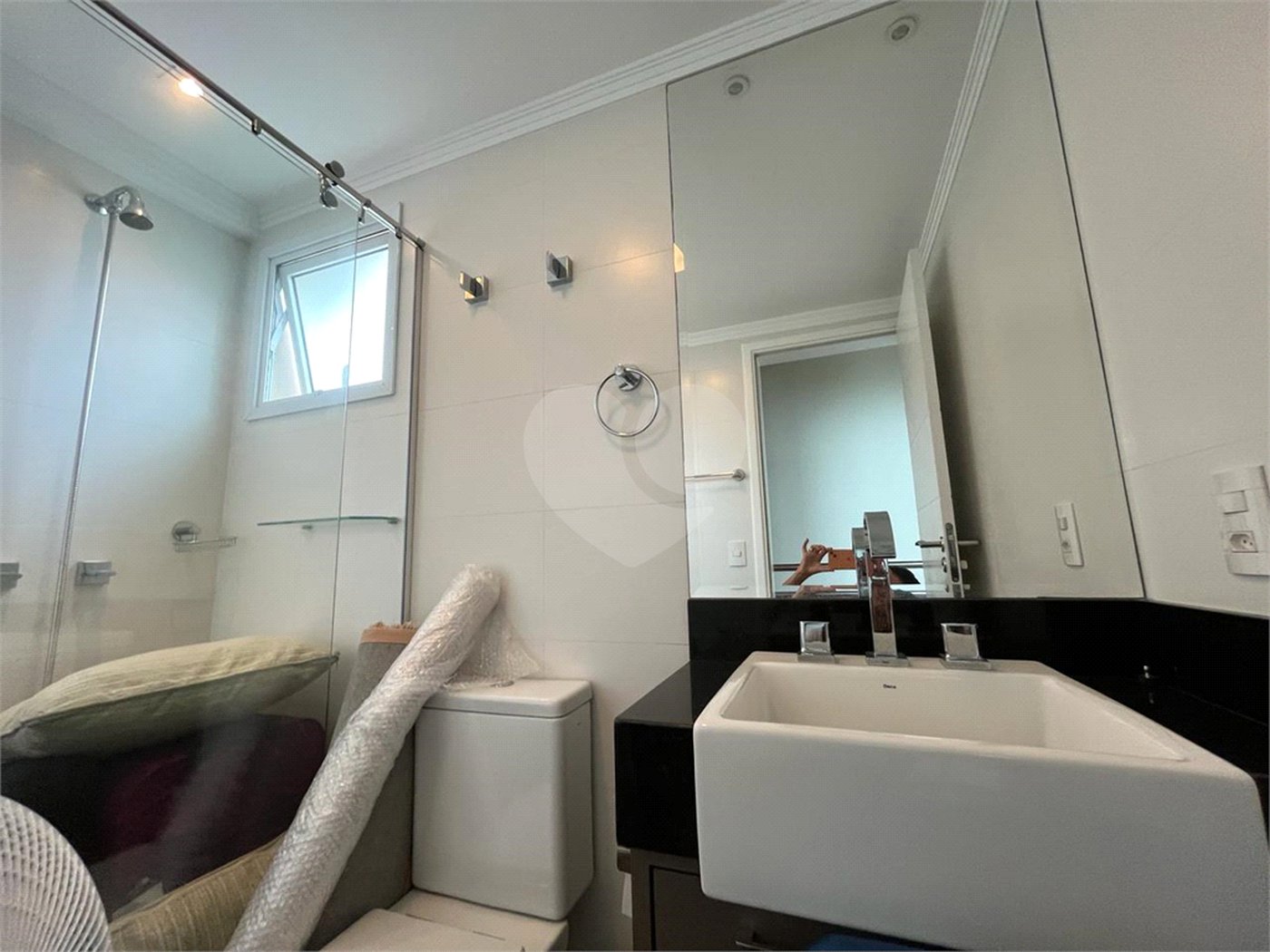 Casa à venda com 4 quartos, sendo 2 suítes, no condomínio Floradas da Serra, São Paulo - SP