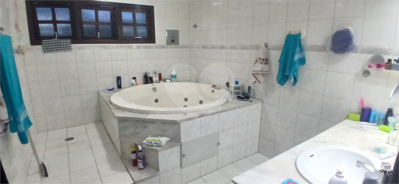 Sobrado à venda com 3 suítes em Nova Petrópolis, São Bernardo do Campo, SP