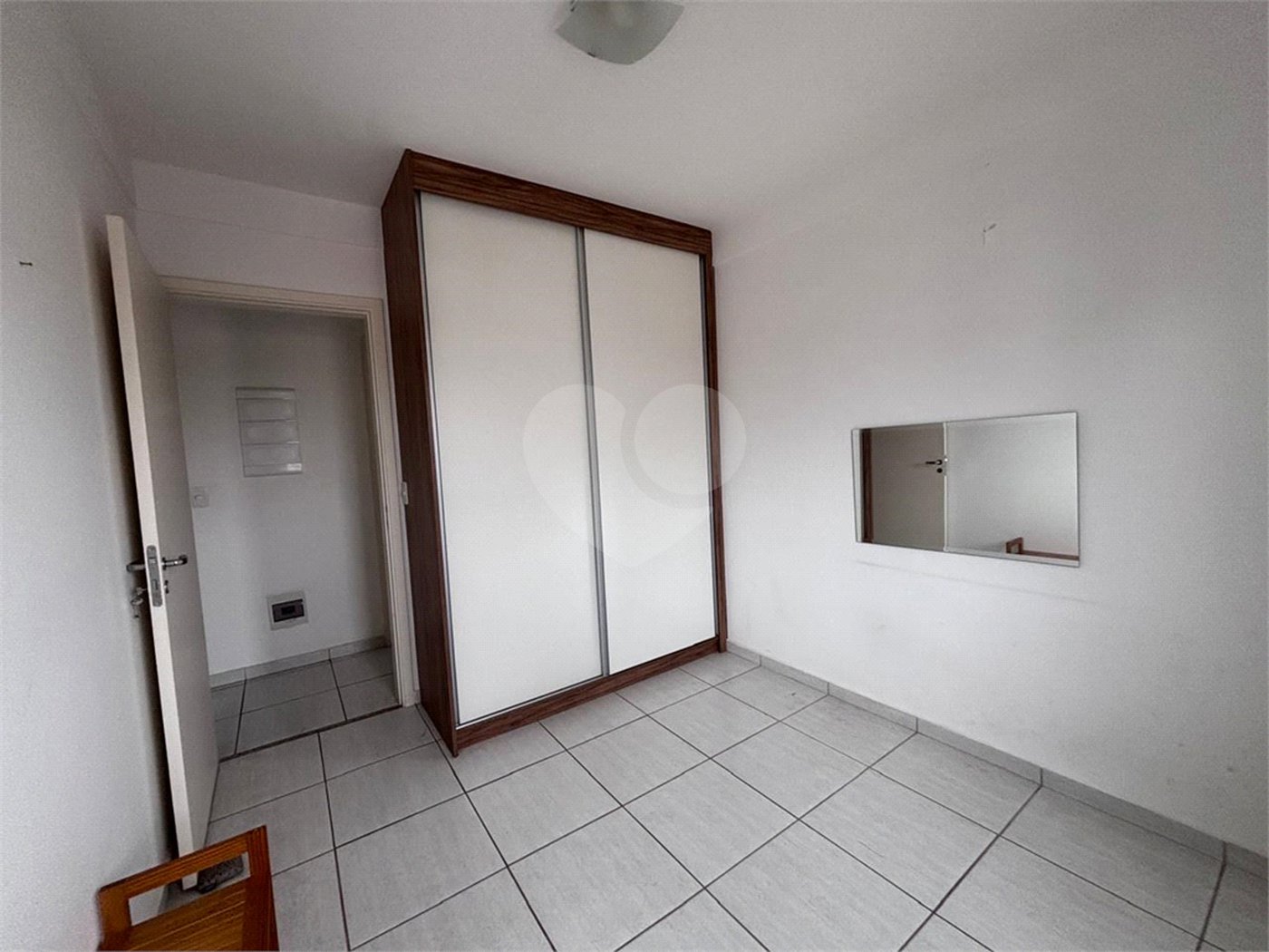 Apartamento à venda com 3 quartos, sendo 1 suíte,  em Parque Três Meninos, Sorocaba, SP