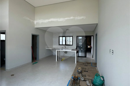 Casa à venda com 3 quartos, sendo 1 suíte, no condomínio Reserva Central Parque, Salto - SP