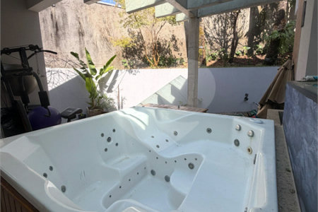 Casa à venda com 4 suítes no condomínio Jardim das Palmeiras, Vinhedo - SP