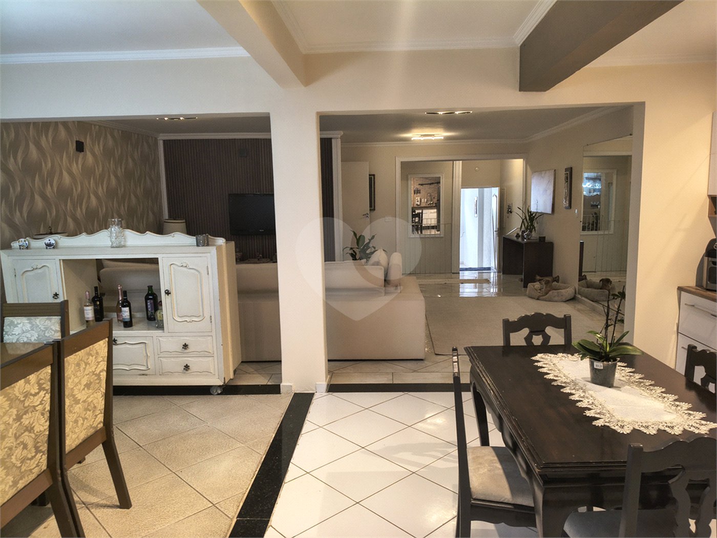 Casa à venda com 3 suítes em Vila Lavínia, Mogi das Cruzes, SP