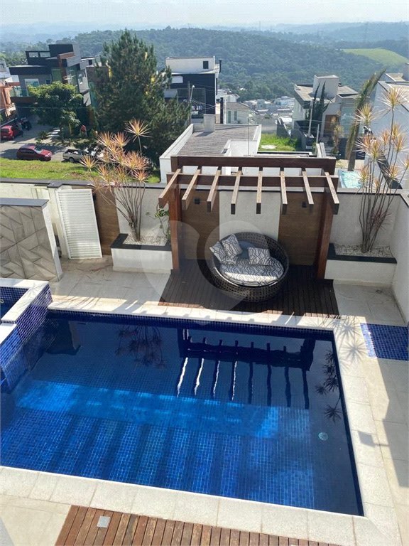 Casa à venda com 4 quartos, sendo 3 suítes, no condomínio Brisa 1, Mogi das Cruzes - SP