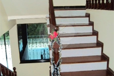 Sobrado à venda com 4 quartos, sendo 2 suítes,  em Recreio Maristela, Atibaia, SP