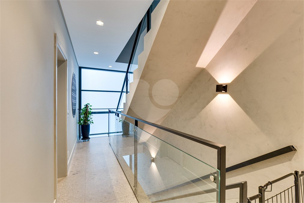 Casa à venda com 4 suítes no condomínio Jardim Flora, São Paulo - SP