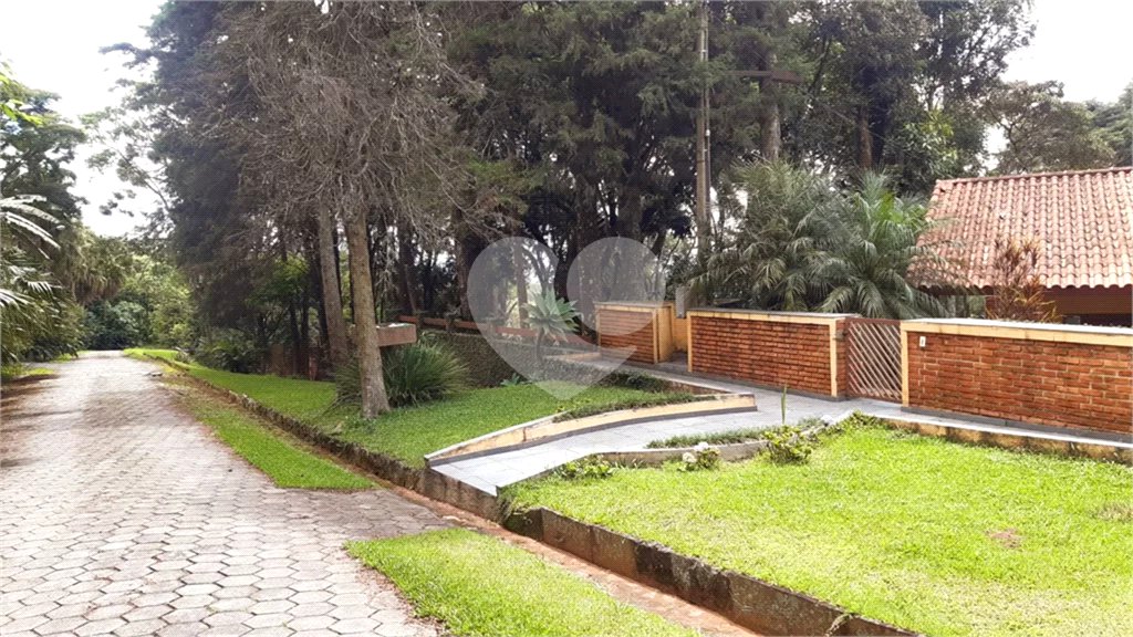 Casa à venda com 3 quartos, sendo 1 suíte, no condomínio Jardim da Monntanha II, Mairiporã - SP