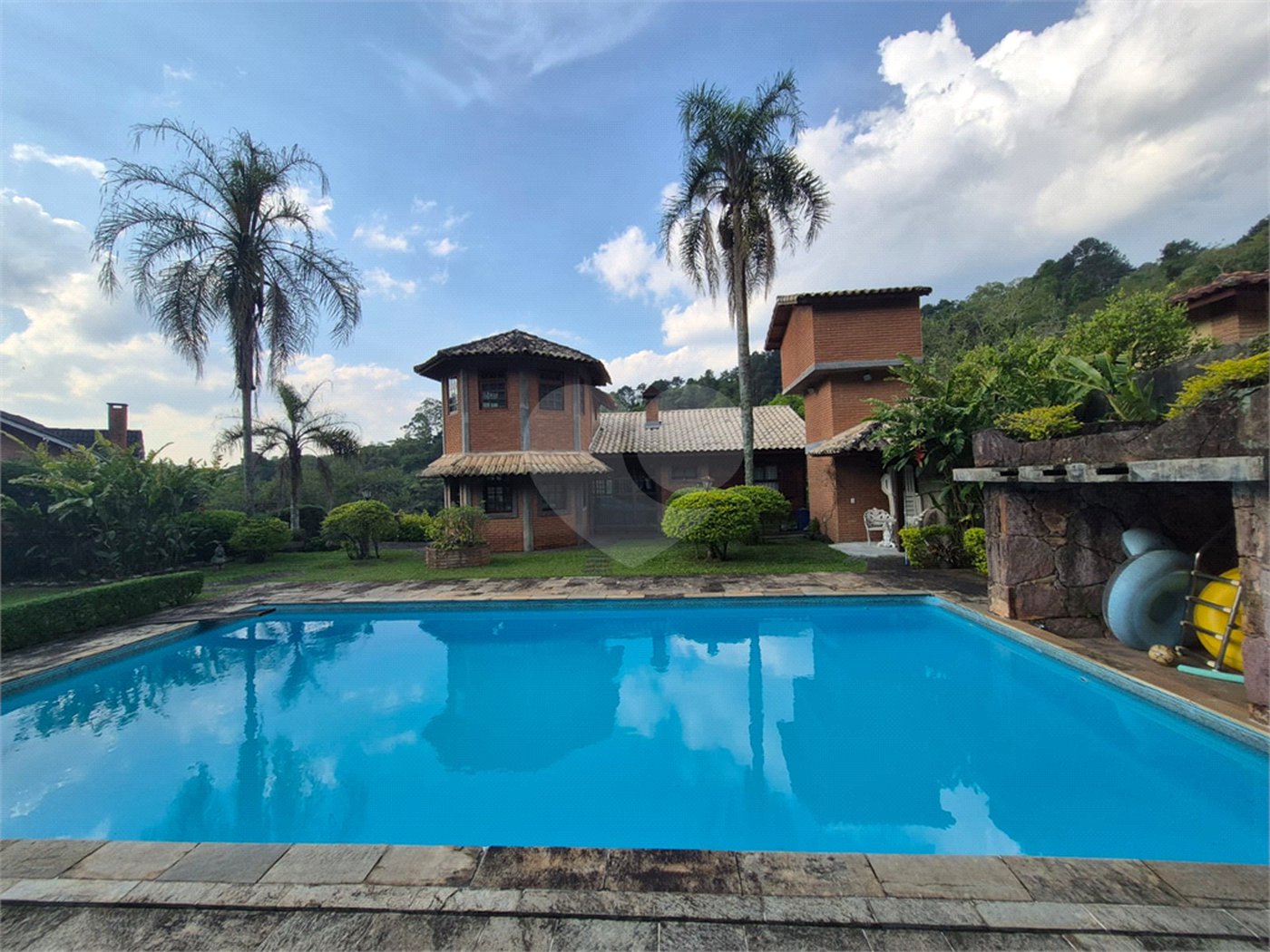 Casa à venda com 3 quartos, sendo 1 suíte, no condomínio Alpes da Cantareira, Mairiporã - SP