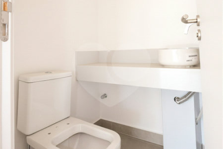 Apartamento à venda com 3 quartos, sendo 1 suíte,  em Vila Sofia, São Paulo, SP