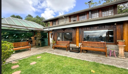Casa à venda com 4 suítes em Vila Natal, Campos do Jordão, SP