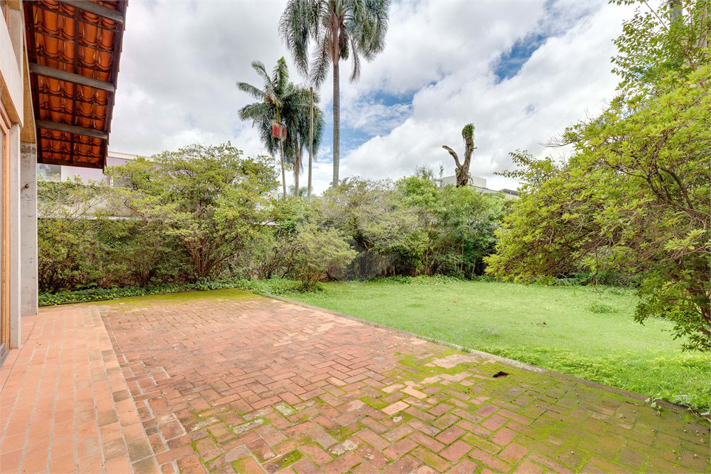Sobrado à venda ou para alugar com 5 quartos, sendo 2 suítes, em Jardim Cordeiro, São Paulo, SP