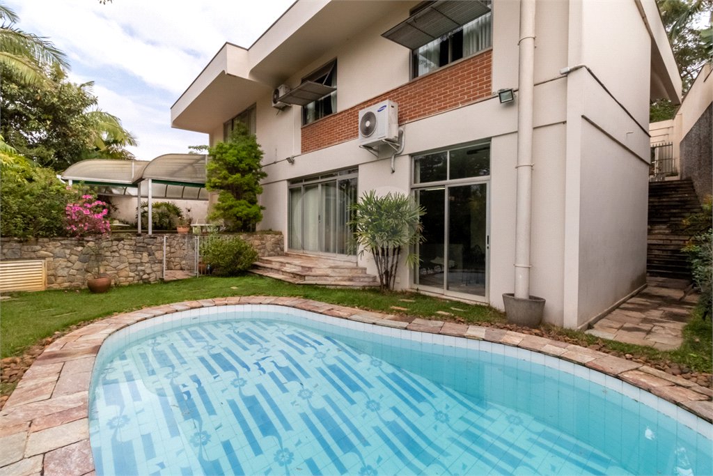 Casa à venda com 4 quartos, sendo 1 suíte, em Jardim Marajoara, São Paulo, SP