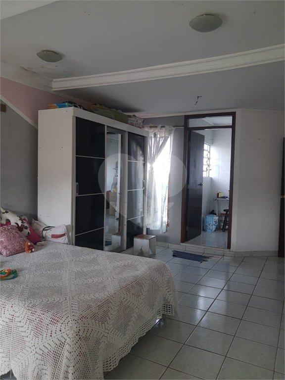 Sobrado à venda com 3 quartos, sendo 2 suítes,  em Jardim Marica, Mogi das Cruzes, SP