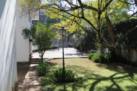 Casa Térrea à venda ou para alugar com 6 suítes em Vila Tramontano, São Paulo, SP