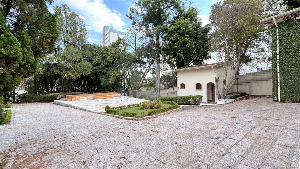 Sobrado à venda ou para alugar com 15 quartos em Tremembé, São Paulo, SP