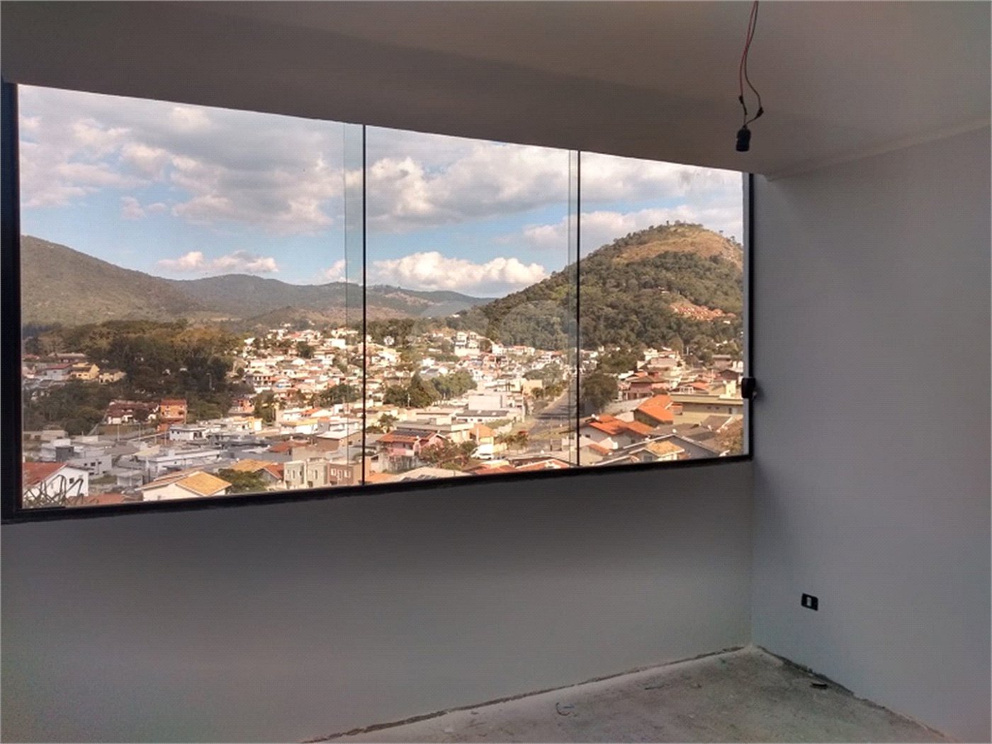 Sobrado à venda com 2 suítes em Recreio Maristela, Atibaia, SP