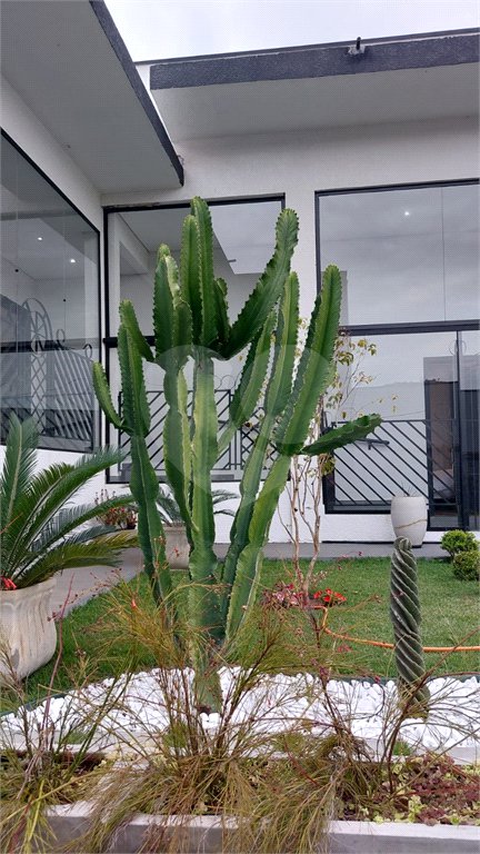 Casa à venda ou para alugar com 4 quartos, sendo 3 suítes, no condomínio Figueira Garden, Atibaia - SP