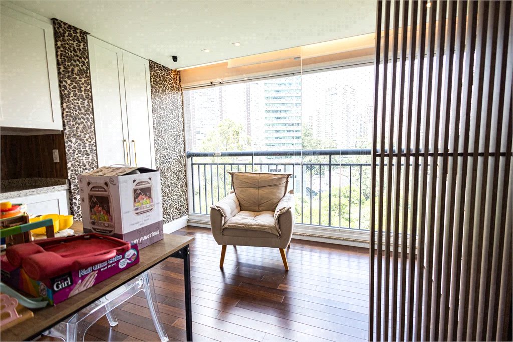 Apartamento à venda com 5 quartos, sendo 4 suítes, em Parque Reboucas, São Paulo, SP
