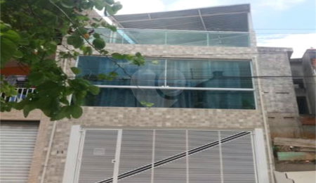Sobrado à venda com 3 suítes em Jaraguá, São Paulo, SP