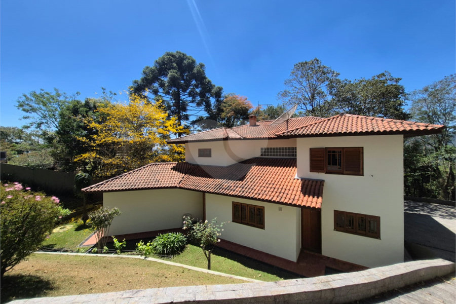 Casa à venda com 4 quartos, sendo 2 suítes, no condomínio Alpes da Cantareira, Mairiporã - SP