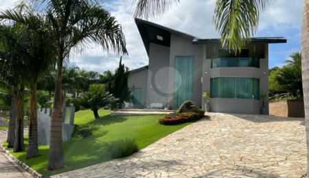 Casa à venda com 4 quartos, sendo 3 suítes,  no condomínio Vila Hípica I, Vinhedo - SP