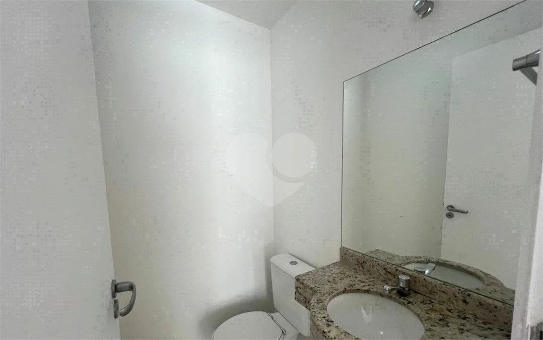 Excelente apartamento de 3 dormitórios, sendo uma Suíte e 2 vagas de garagem.