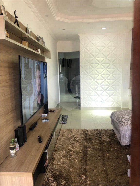 Casa à venda com 3 quartos, sendo 1 suíte, no condomínio Residencial Sabará, São Paulo - SP
