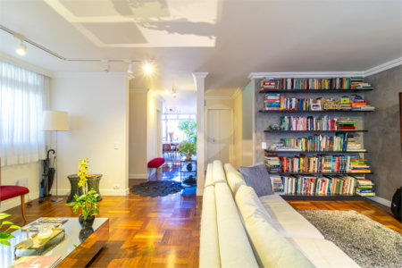 Casa à venda com 3 quartos, sendo 1 suíte, em Alto da Boa Vista, São Paulo, SP