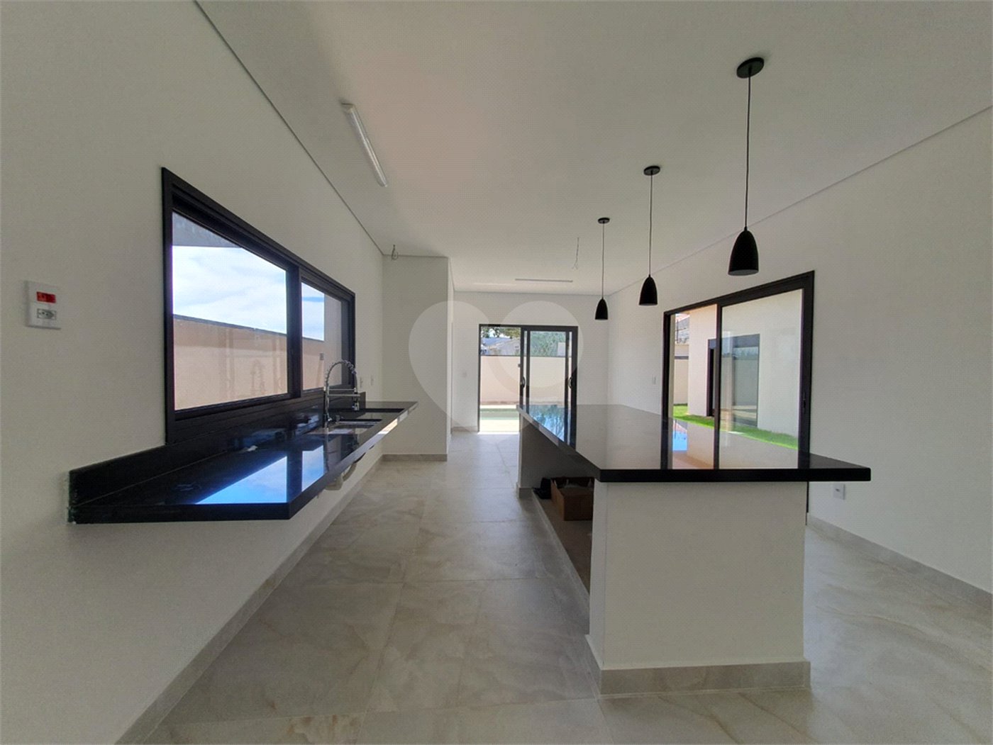 Casa à venda com 3 suítes no condomínio Via Castelli, Louveira - SP