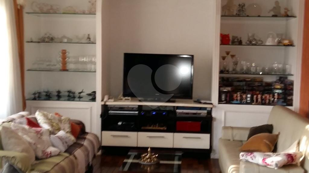 Sobrado à venda com 4 quartos, sendo 2 suítes, em Tremembé, São Paulo, SP