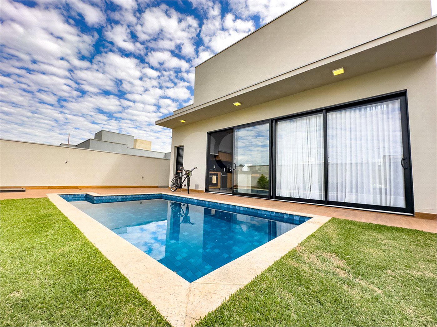Casa à venda com 3 suítes no condomínio Saint Paul, Itu - SP