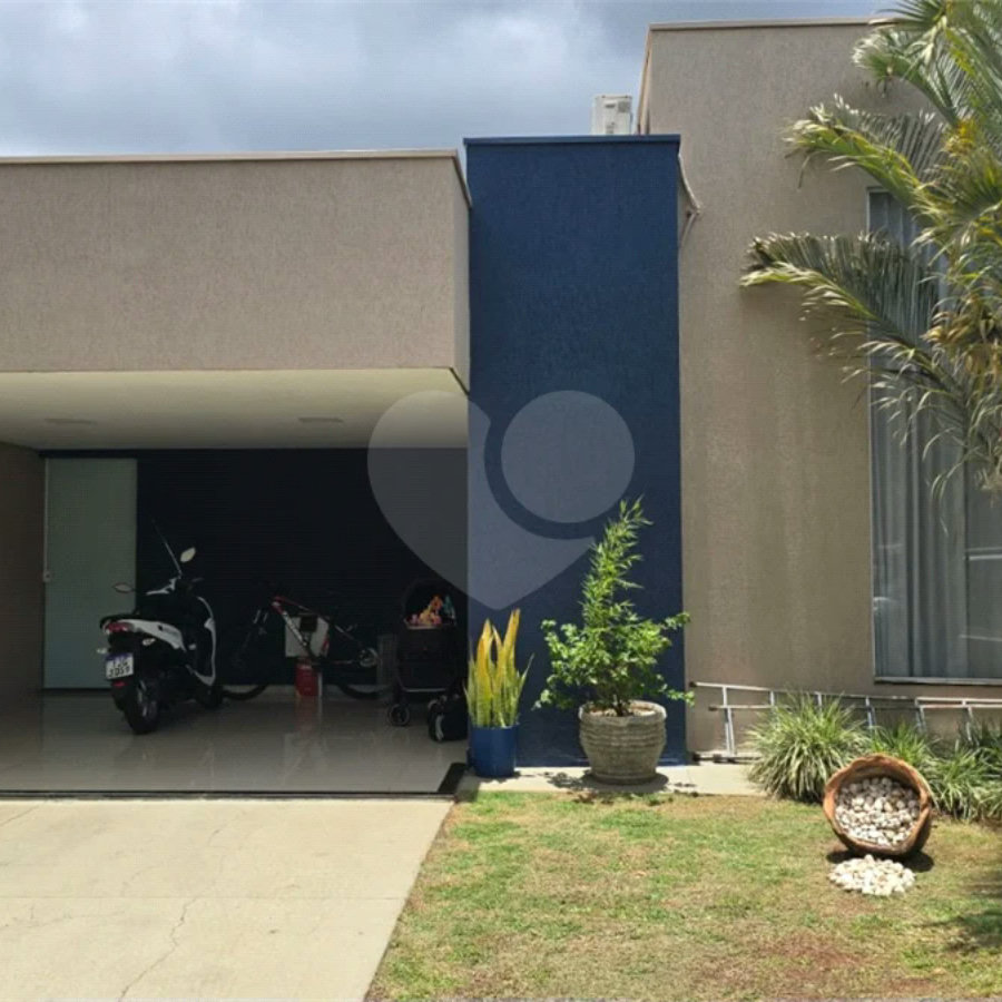 Casa em condomínio Alvorada em Araraquara com 3 dormitórios e piscina