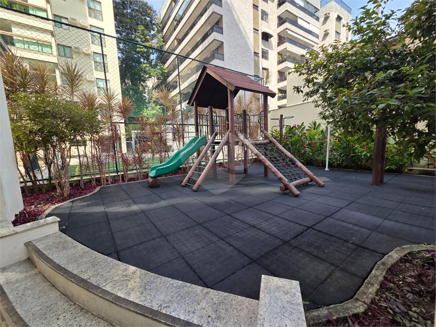 Cobertura à venda ou para alugar com 4 quartos, sendo 1 suíte,  em Tijuca, Rio de Janeiro, RJ