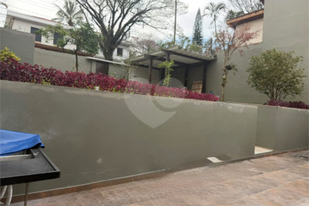 Casa à venda com 3 quartos, sendo 1 suíte, em Alto da Boa Vista, São Paulo, SP
