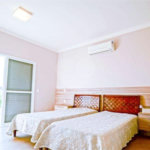 Casa à venda com 4 quartos, sendo 2 suítes, no condomínio Residencial Jardim Primavera, Louveira - SP