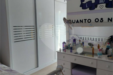 Sobrado à venda com 4 quartos, sendo 3 suítes, em Residencial Novo Horizonte I, Mogi das Cruzes, SP