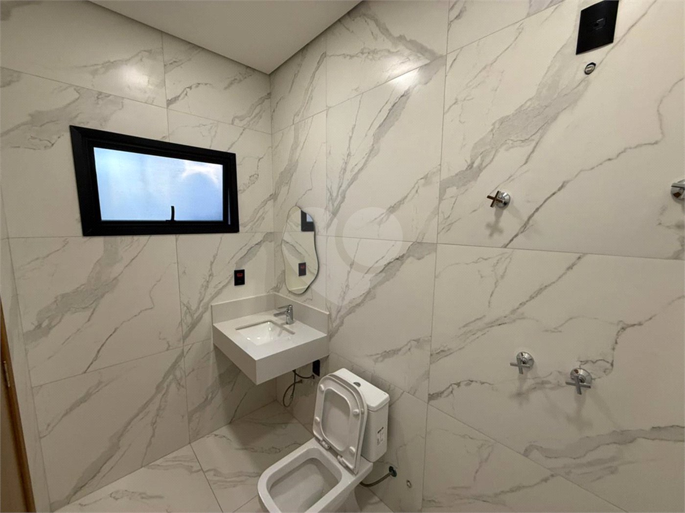 Casa à venda com 2 quartos, sendo 1 suíte, em Jardim Santa Marta III, Salto, SP