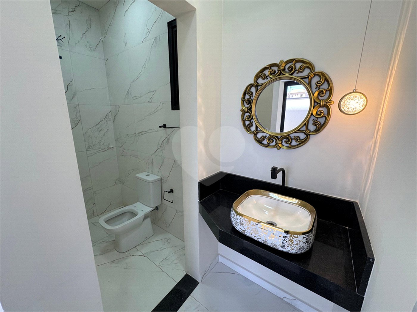 Casa à venda com 5 quartos, sendo 4 suítes, no condomínio Golden Ville, Itapetininga - SP