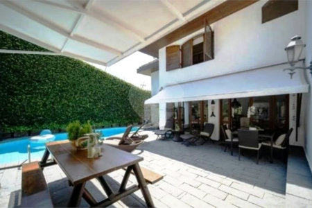 Casa à venda com 5 quartos, sendo 2 suítes,  em Jardim Everest, São Paulo, SP