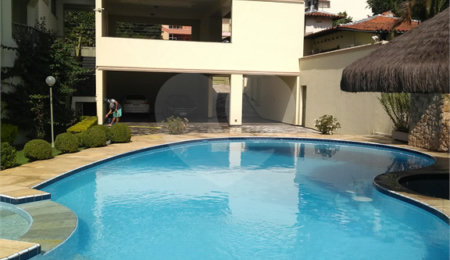 Sobrado à venda com 4 quartos, sendo 3 suítes,  em Horto, São Paulo, SP