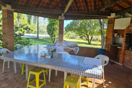 Chácara à venda com 4 quartos, sendo 1 suíte, em Cercadinho, Alambari, SP