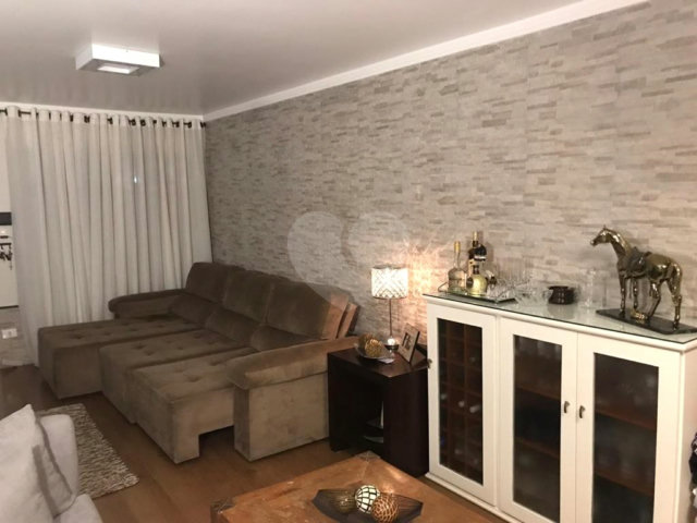 Sobrado à venda com 4 quartos, sendo 1 suíte,  em Parada Inglesa, São Paulo, SP
