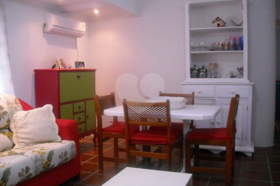Apartamento à venda com 4 quartos, sendo 1 suíte, em Enseada, Guarujá, SP