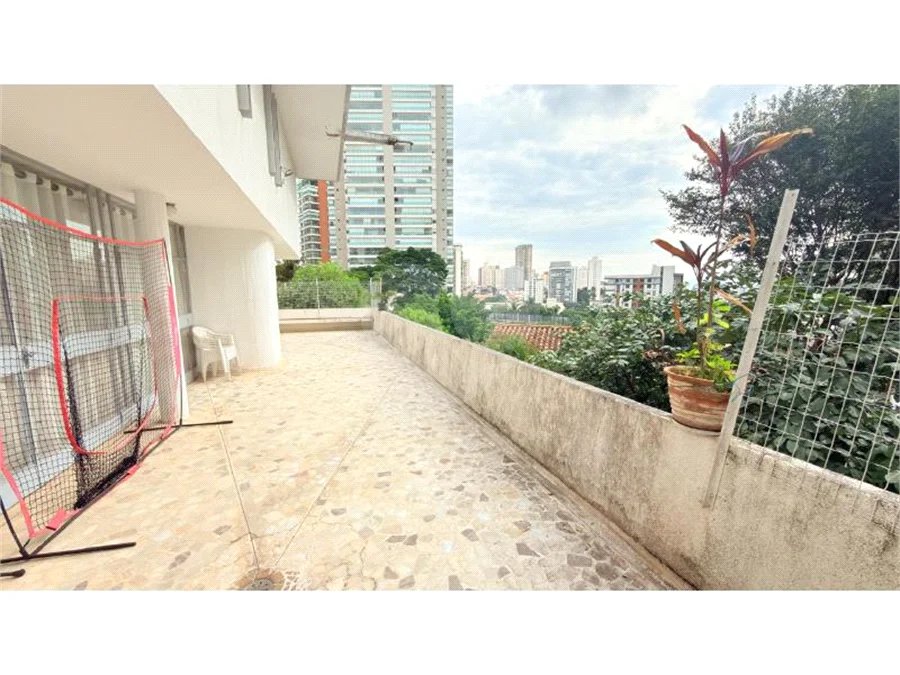Casa à venda com 4 quartos, sendo 3 suítes, em Santana, São Paulo, SP