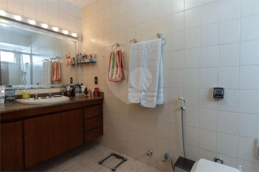Apartamento à venda com 3 quartos, sendo 1 suíte,  em Vila Andrade, São Paulo, SP